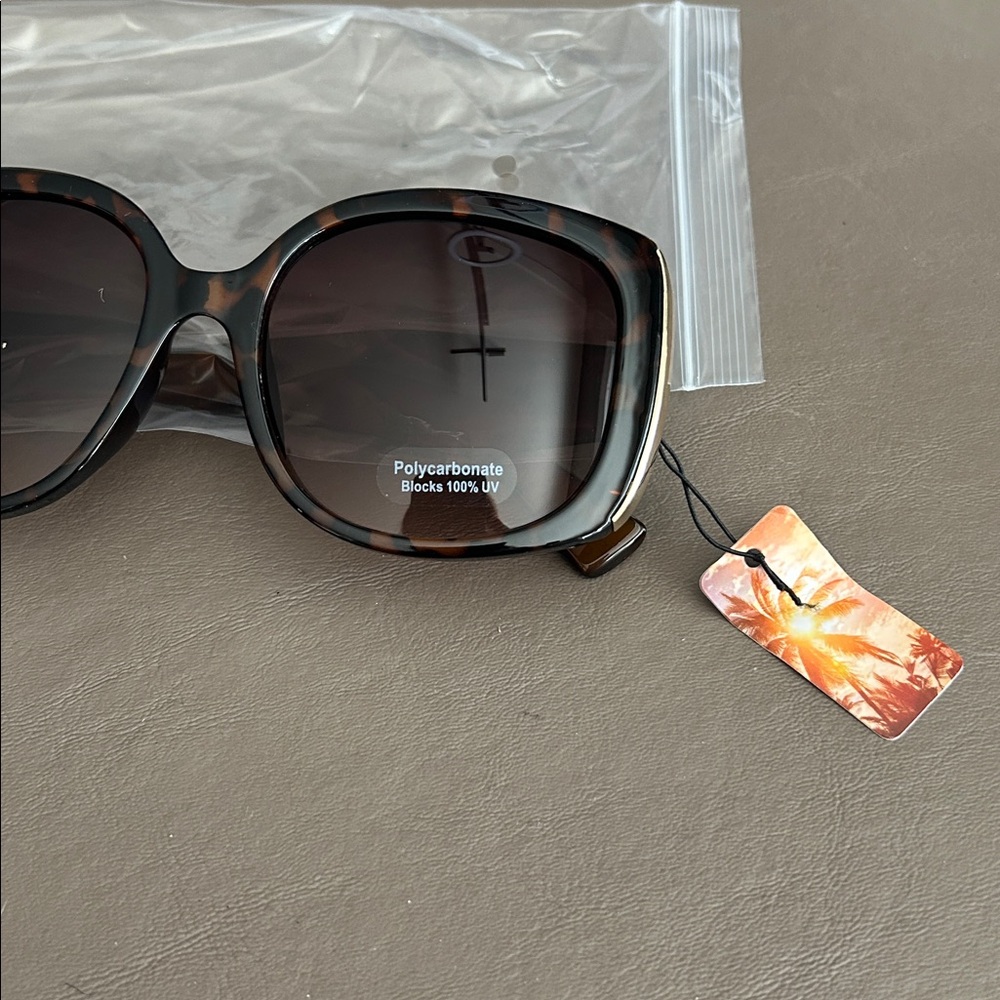Oversized Square Women’s Sunglasses with Gold Trim. 100% UV Protection. - Picture 6 of 10